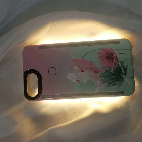 LUMEE LIMITED EDITION DOU SELFIE LED CASE FOR IPHONE 8 PLUS - Picture 2 of 7